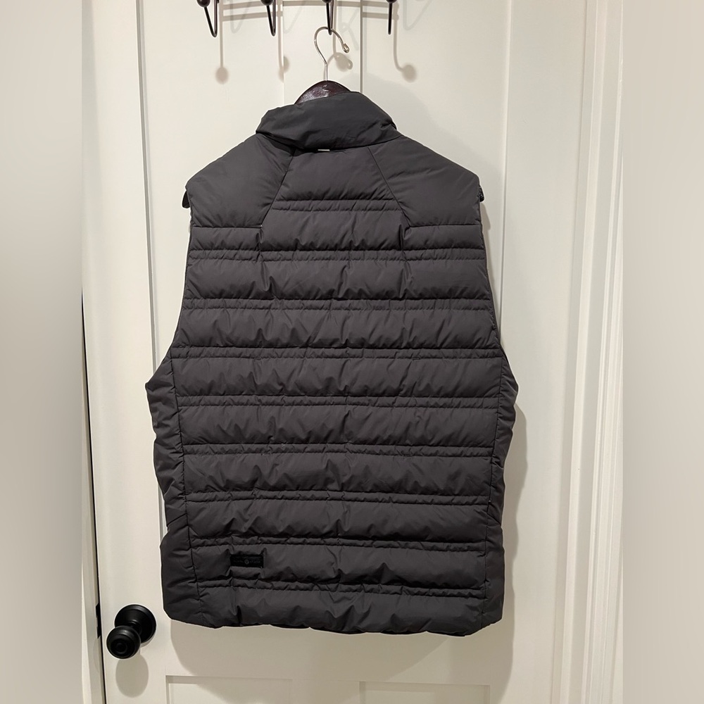 Lululemon Reversible Down Vest Palm Deco Grey- Men’s XL NWOT - Picture 4 of 9